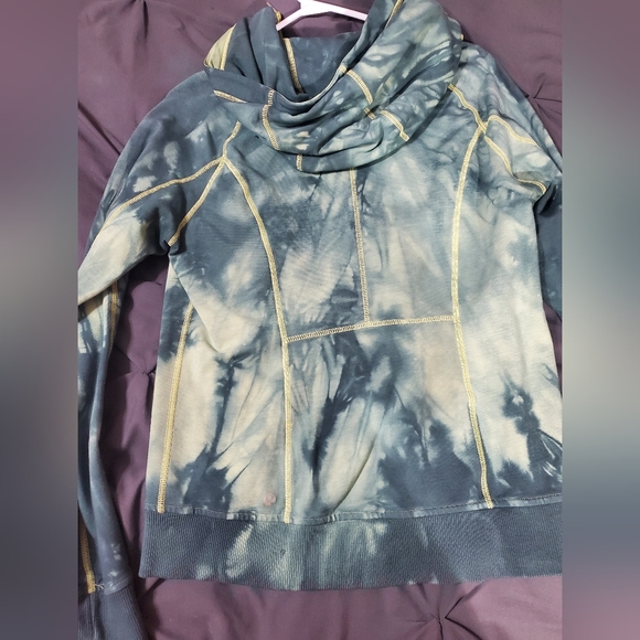 Size 12 lululemon zip up - Picture 2 of 4